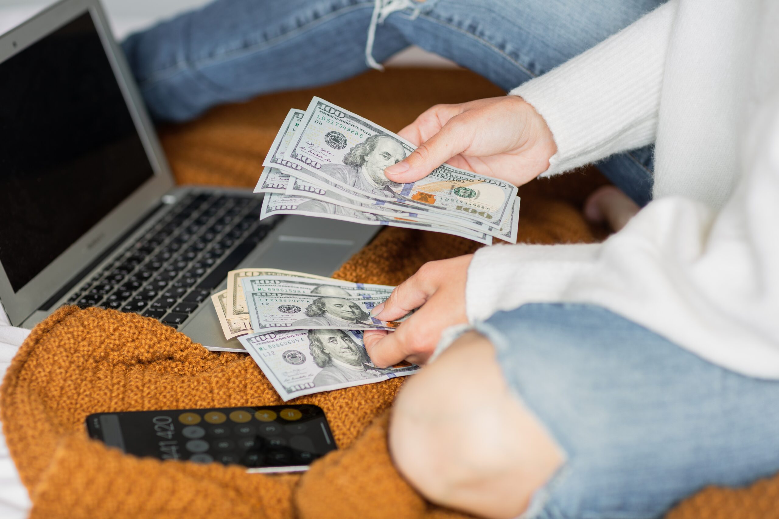 Smart Ways To Earn Extra Income From Home Easily